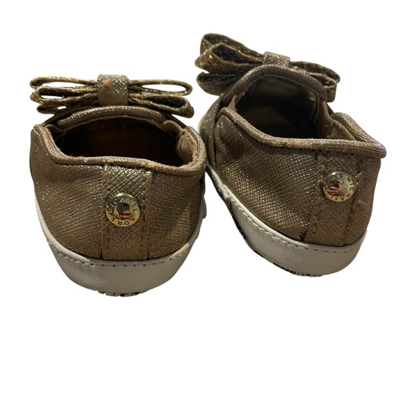 MICHAEL MICHAEL KORS sz 2 Baby Shoes Soft Sole Slip On Metallic Bows Gold - Picture 2 of 4